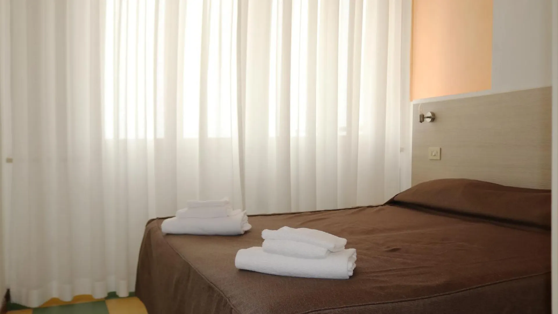 Hotel Villa Trieste Sirmione 2*,  Itália